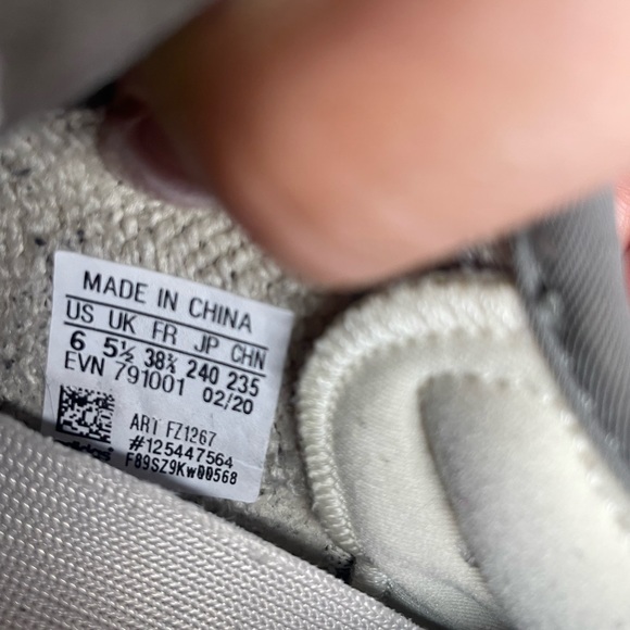 YEEZY 350 boost - Picture 2 of 4